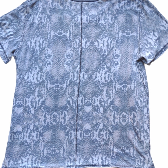 Free People Snake Print Tee-Shirt Size Extra Small - Picture 4 of 4